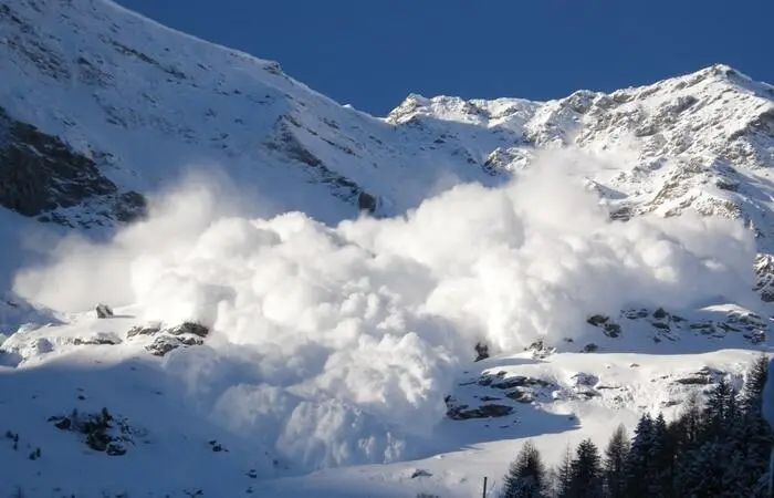 Key Steps To Survive An Avalanche On Snowmobile-min